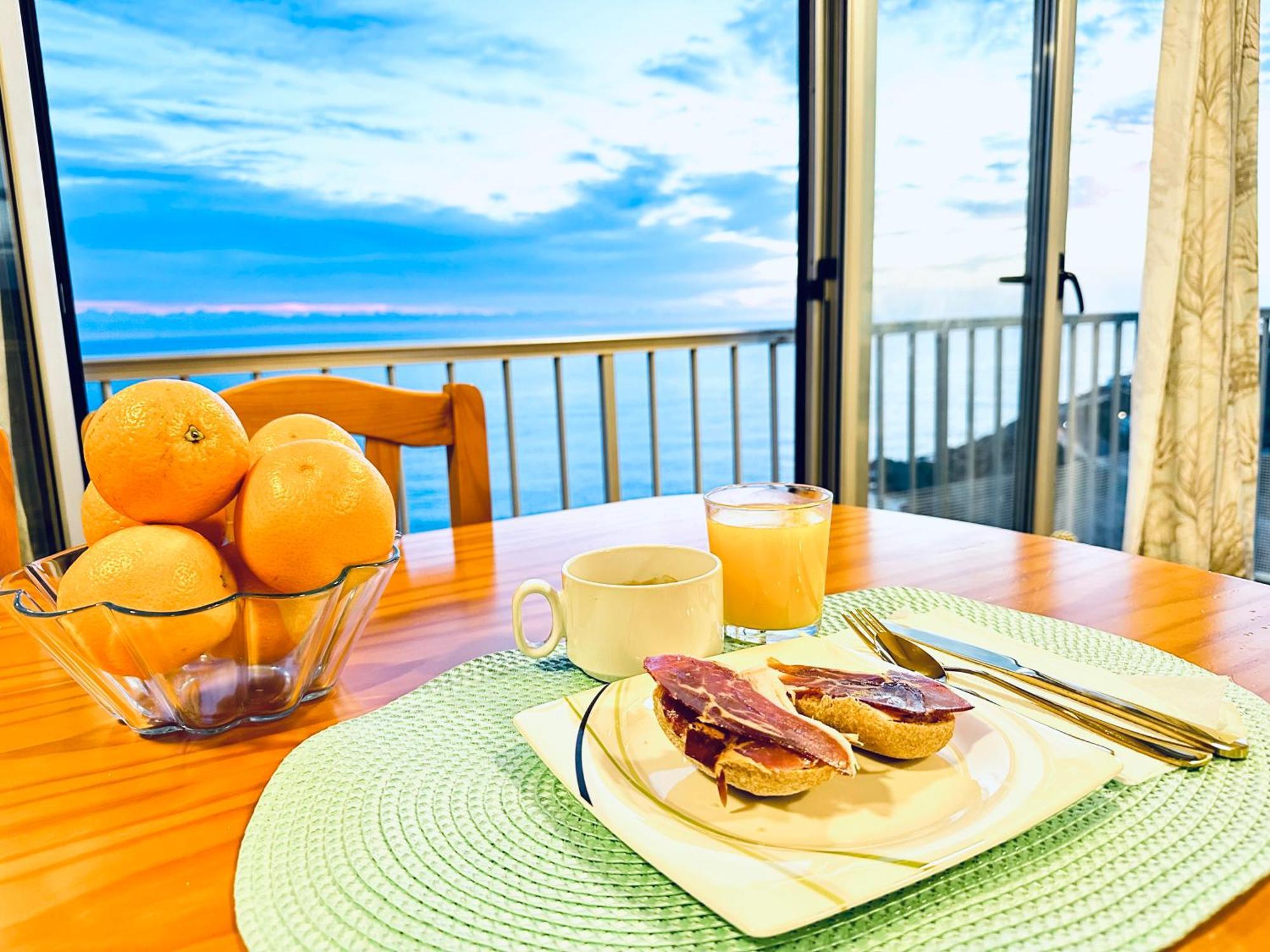 Oceanfront With Panoramic Seaview Apartment